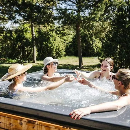 Uus-meremaee Kadaka With Jacuzzi, Golf & Padel Villa Pivarootsi